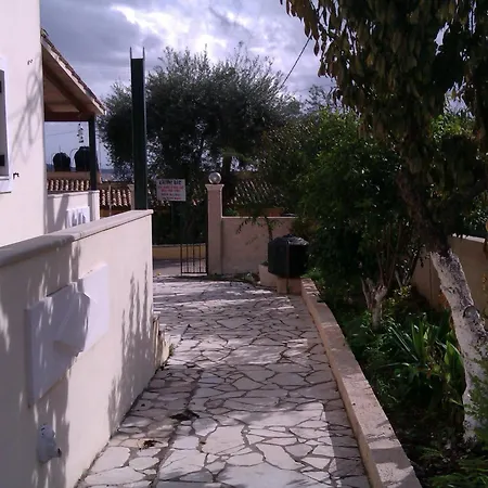 Votsalo Pool Apts 卡拉米