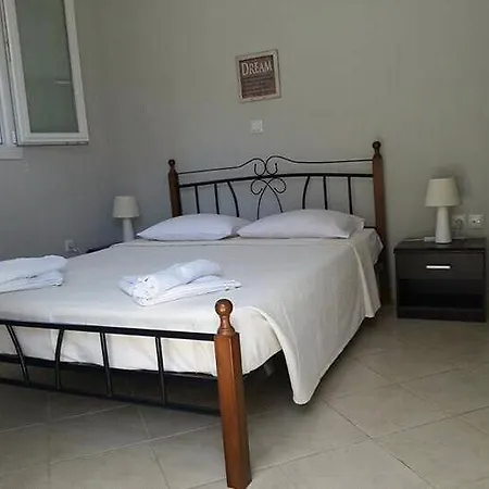 Votsalo Pool Apts Калами
